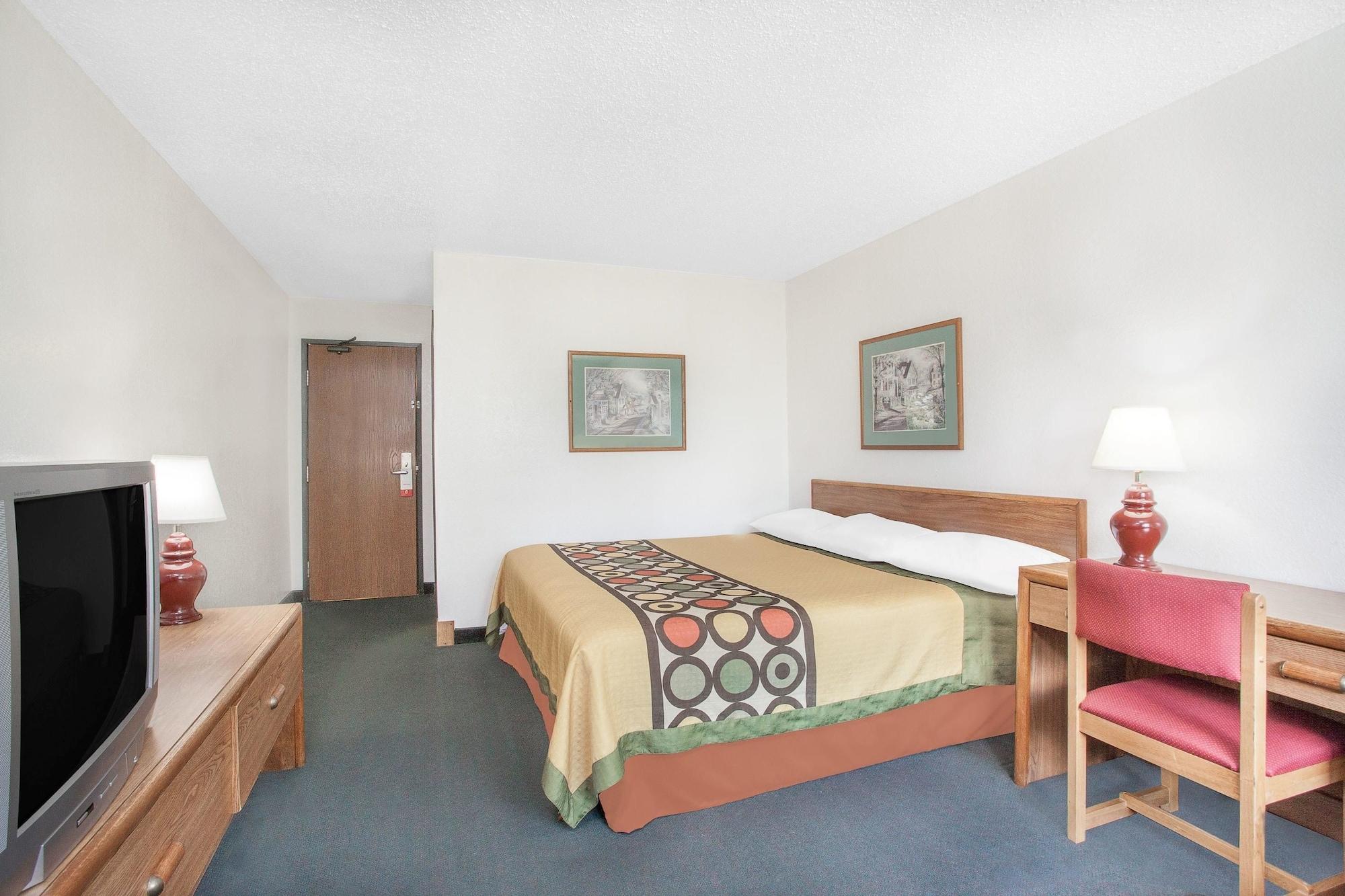 Super 8 By Wyndham Queensbury Glens Falls Buitenkant foto