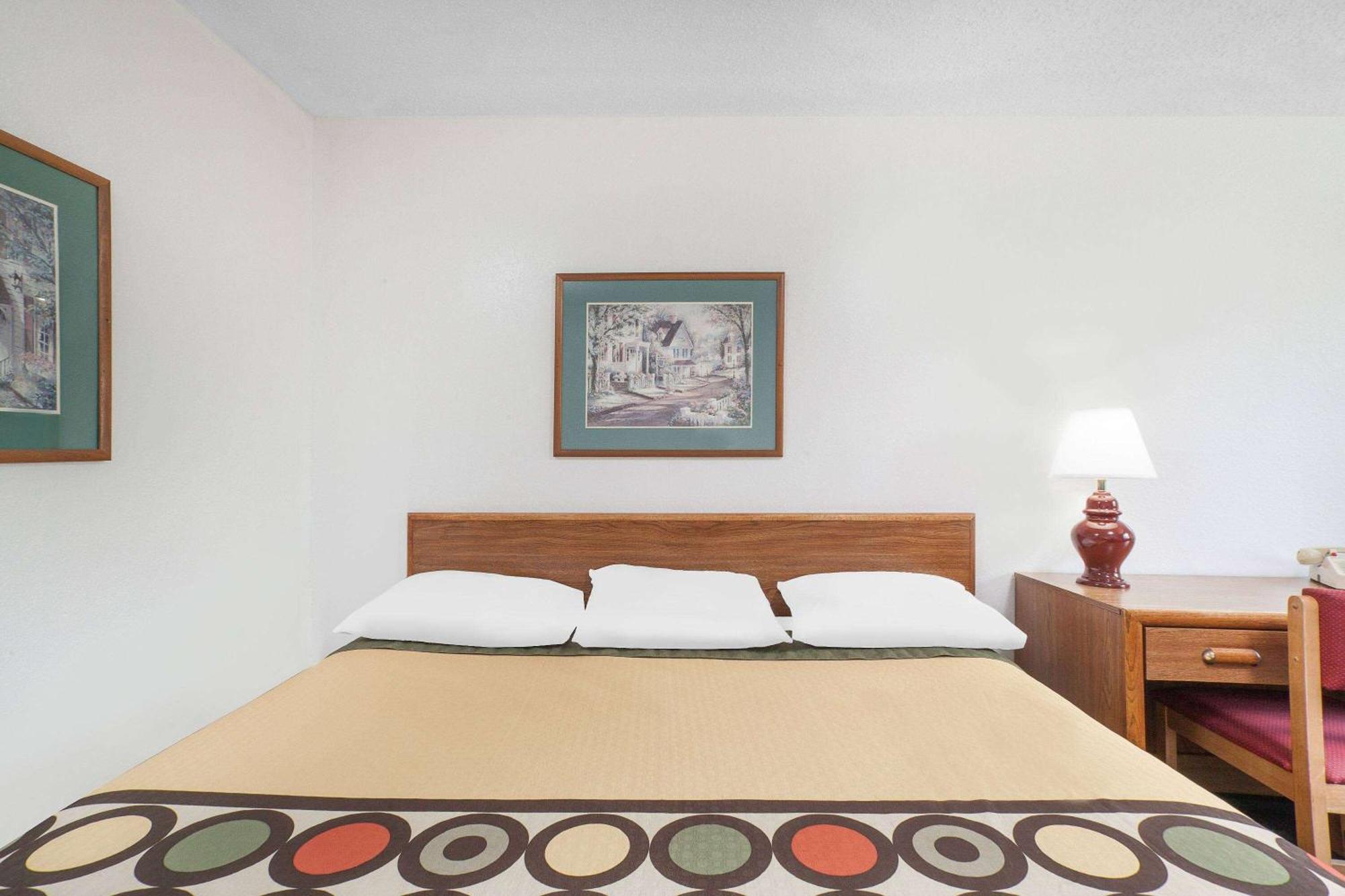 Super 8 By Wyndham Queensbury Glens Falls Buitenkant foto